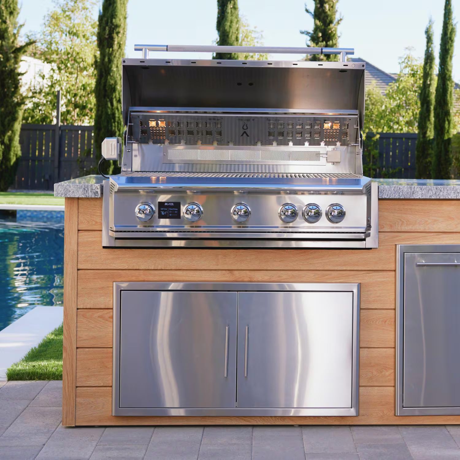Blaze LTE PRO 40-Inch 5-Burner Built-In Natural Gas Grill with Digital Temperature Display & Rotisserie – BLZ-5LTEPRO-NG