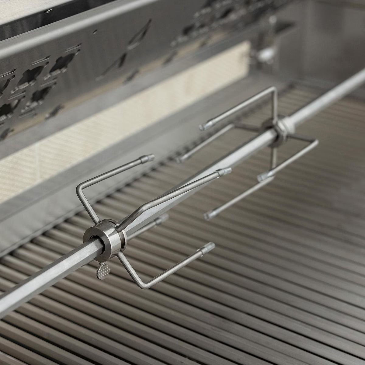 Blaze LTE PRO 32-Inch 4-Burner Built-In Natural Gas Grill with Digital Temperature Screen & Rotisserie – BLZ-4LTEPRO-NG
