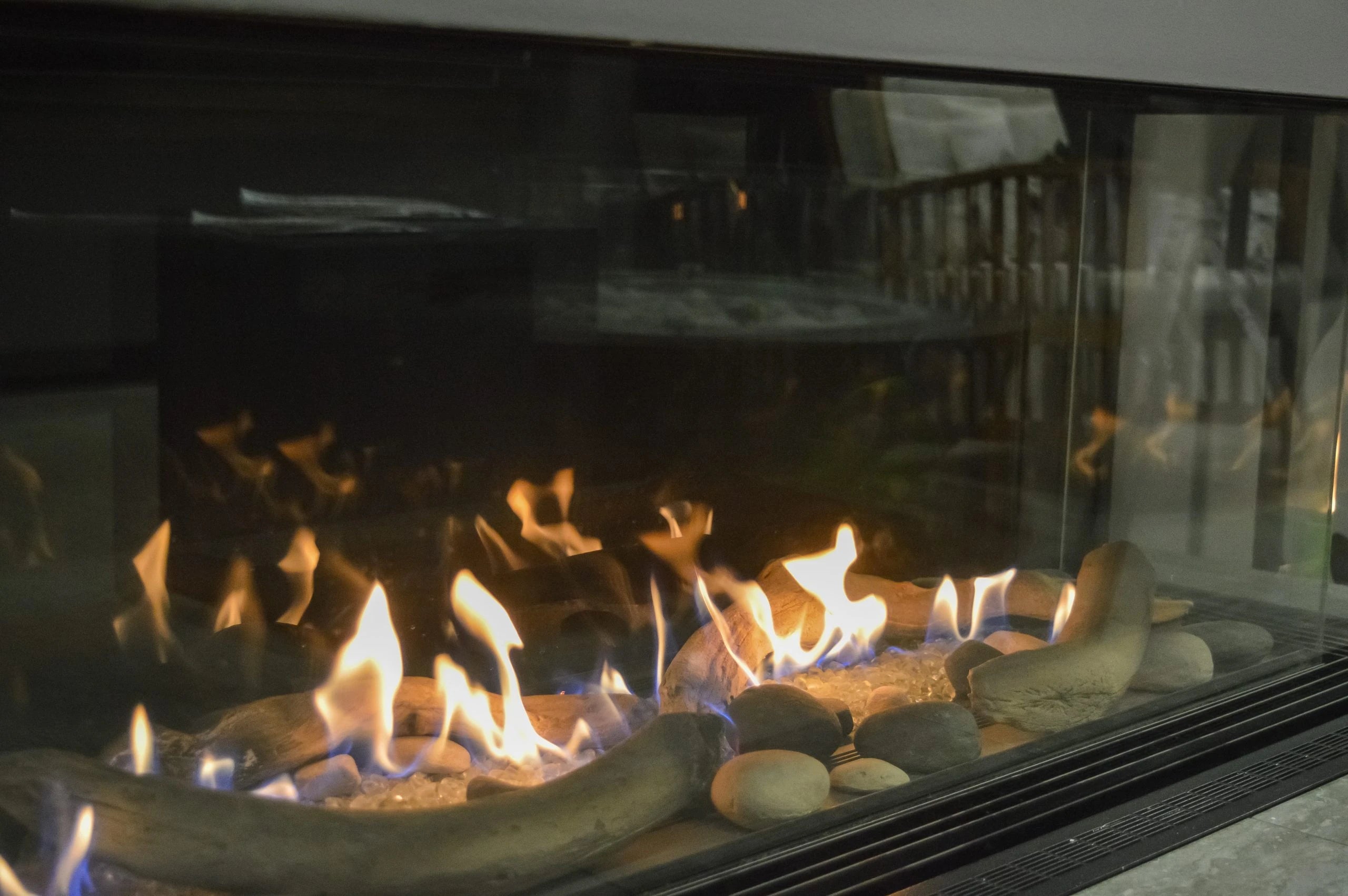 Sierra Flame Toscana – 3 Sided Peninsula Gas Fireplace